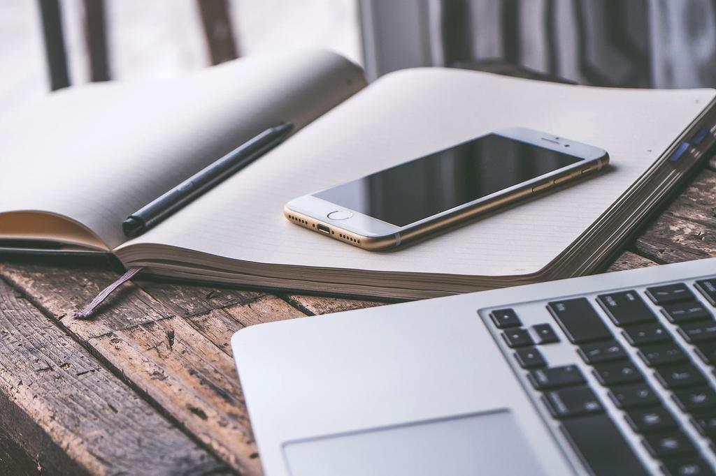 Premium wireless consultation service icon